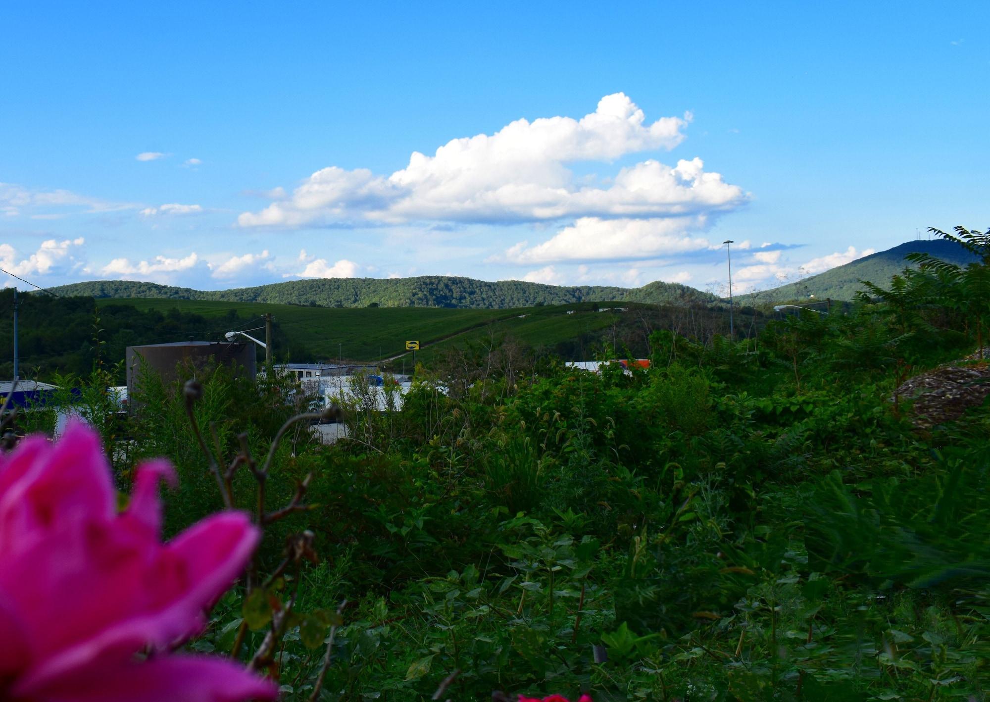 Super 8 By Wyndham Fort Chiswell Wytheville Area Max Meadows Buitenkant foto