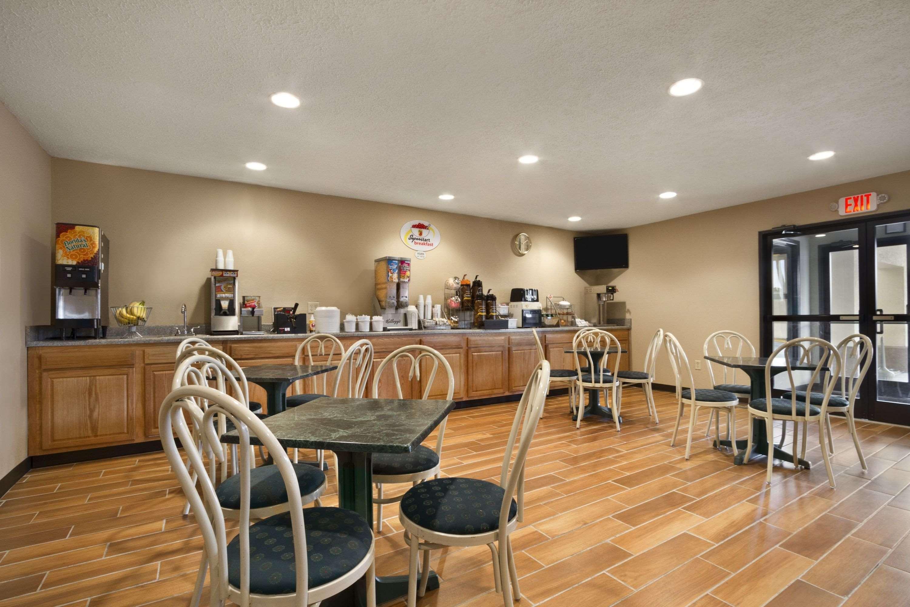 Super 8 By Wyndham Fort Chiswell Wytheville Area Max Meadows Buitenkant foto